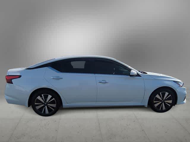 Thumbnail: 2022 Nissan Altima - 9