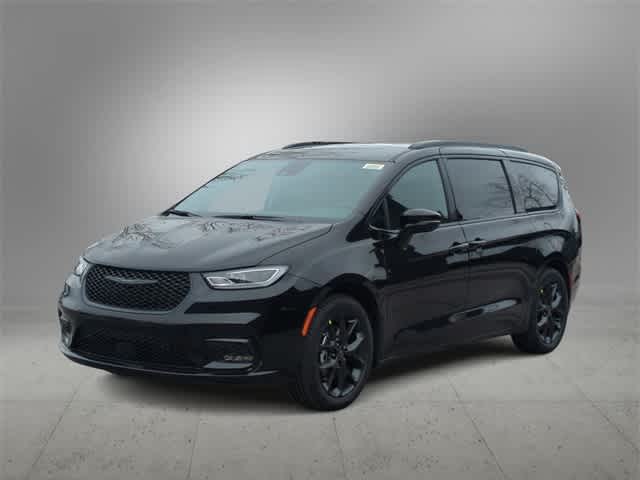 Thumbnail: 2026 Chrysler Pacifica - 4