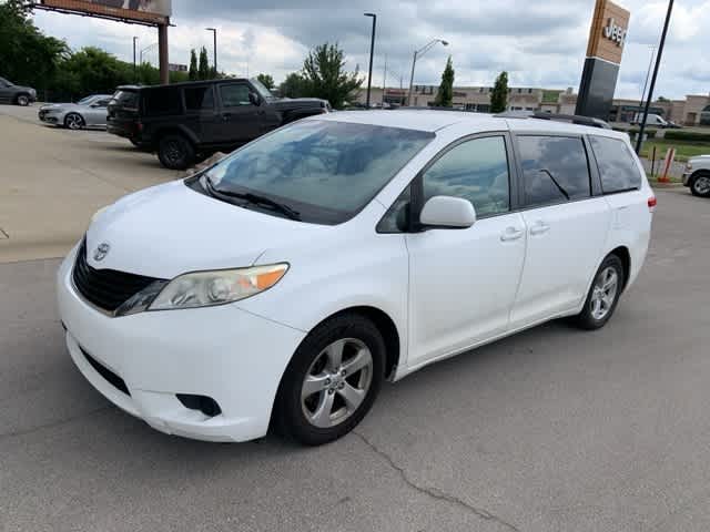 Thumbnail: 2011 Toyota Sienna - 8