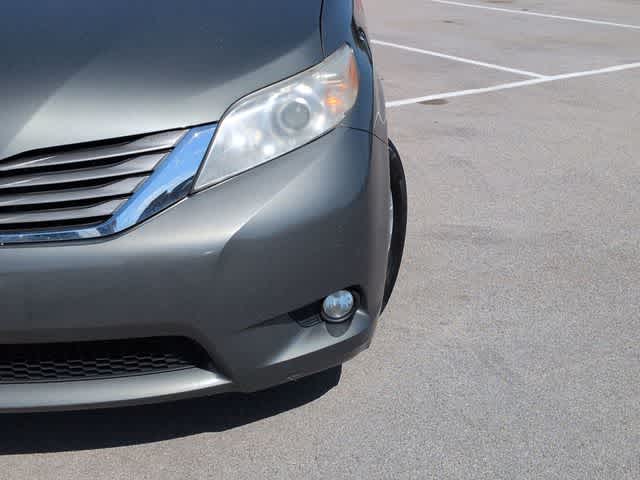 Thumbnail: 2014 Toyota Sienna - 11