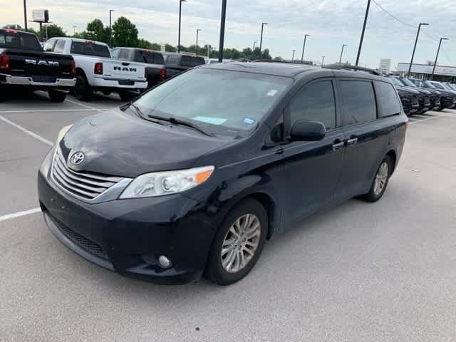 Thumbnail: 2016 Toyota Sienna - 11