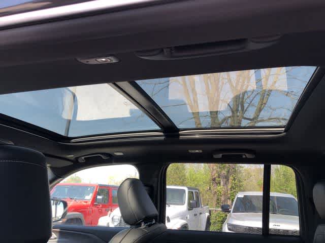 Thumbnail: 2026 Jeep Grand Cherokee - 17