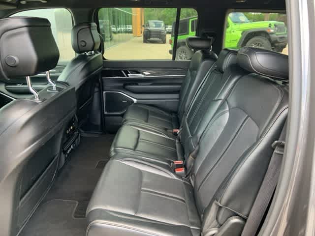 Thumbnail: 2022 Jeep Wagoneer - 10