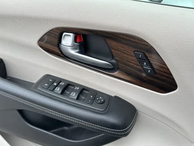 Thumbnail: 2022 Chrysler Pacifica - 13