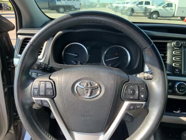 Thumbnail: 2018 Toyota Highlander - 9