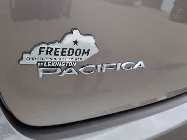 Thumbnail: 2018 Chrysler Pacifica - 13