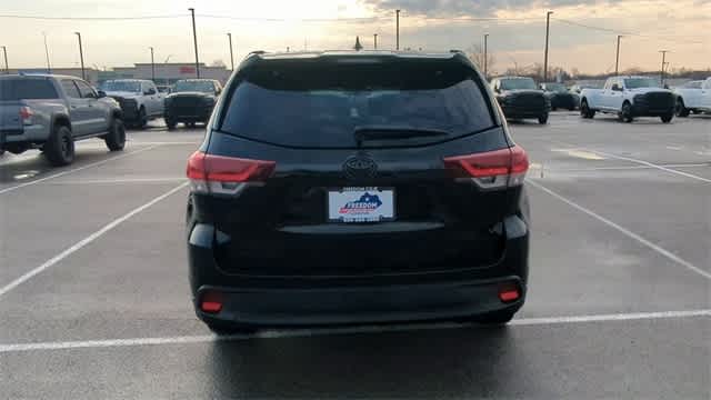 Thumbnail: 2019 Toyota Highlander - 7