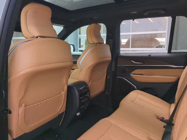 Thumbnail: 2025 Jeep Grand Cherokee - 19