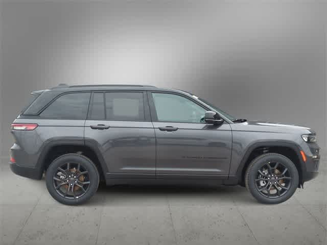 Thumbnail: 2025 Jeep Grand Cherokee - 9