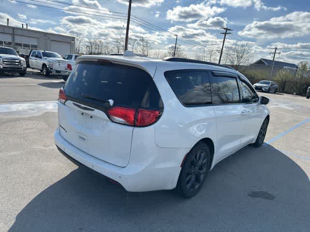 Thumbnail: 2018 Chrysler Pacifica - 16