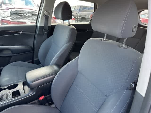 Thumbnail: 2018 Kia Sorento - 3