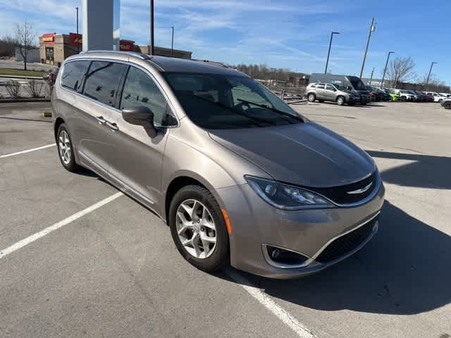 Thumbnail: 2018 Chrysler Pacifica - 20