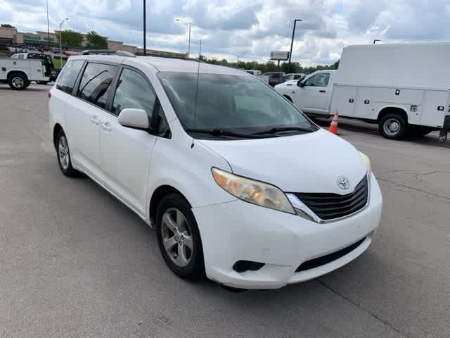 Thumbnail: 2011 Toyota Sienna - 20