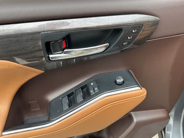 Thumbnail: 2021 Toyota Highlander - 11