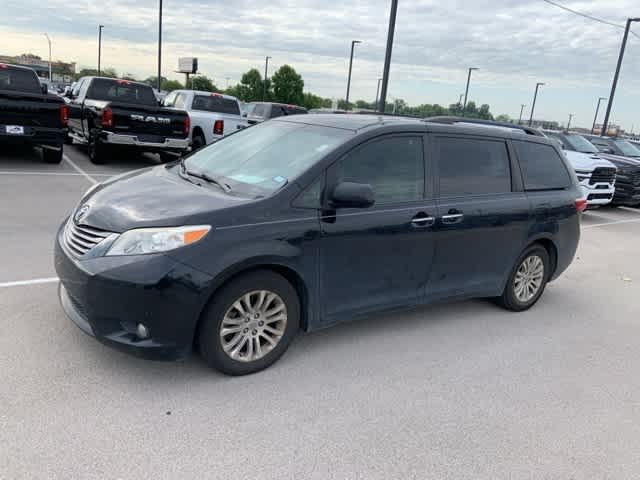 Thumbnail: 2016 Toyota Sienna - 14