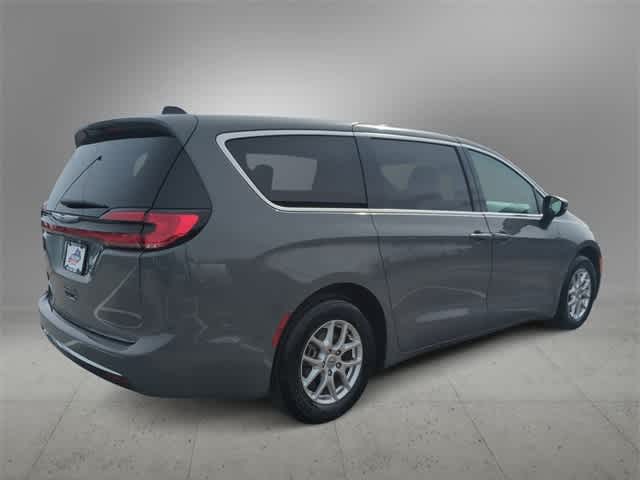 Thumbnail: 2023 Chrysler Pacifica - 8
