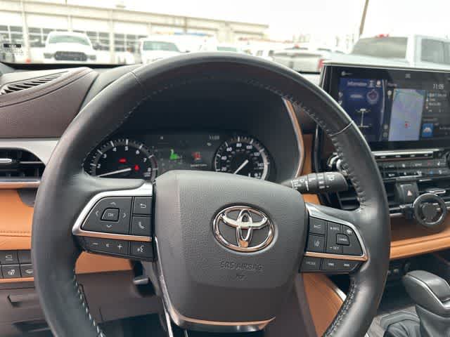 Thumbnail: 2021 Toyota Highlander - 8