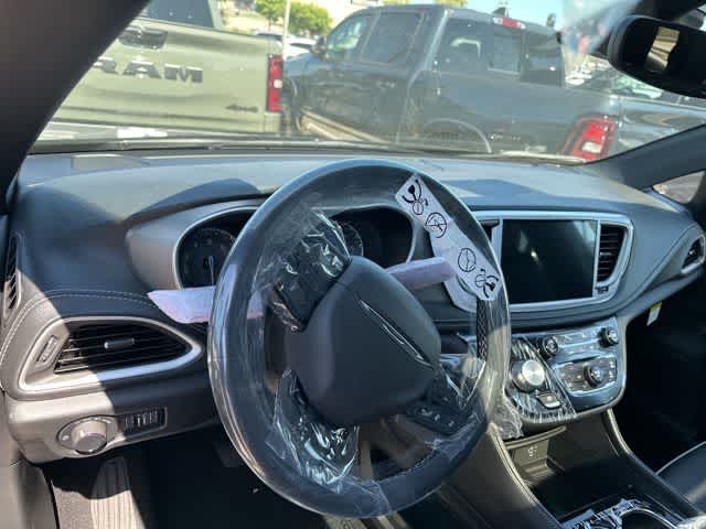 Thumbnail: 2027 Chrysler Pacifica - 9