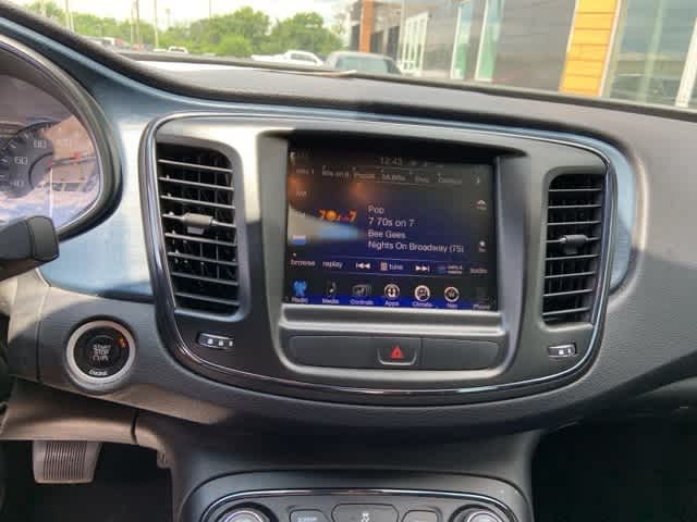 Thumbnail: 2015 Chrysler 200 - 5