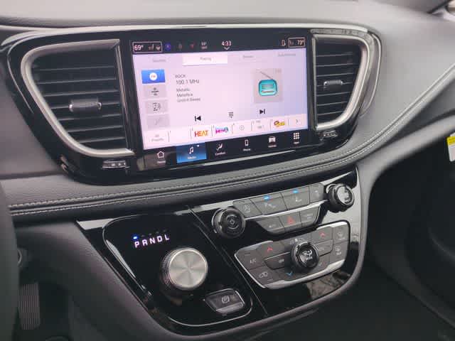 Thumbnail: 2026 Chrysler Pacifica - 28