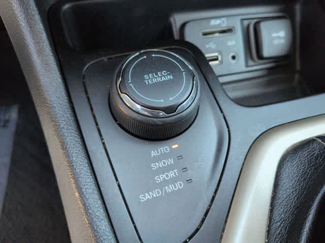 Thumbnail: 2014 Jeep Cherokee - 39