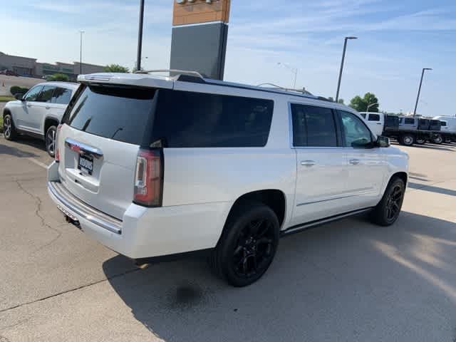 Thumbnail: 2017 GMC Yukon XL - 30