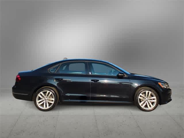 Thumbnail: 2019 Volkswagen Passat - 9