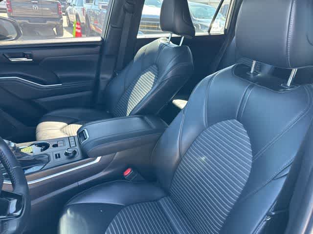 Thumbnail: 2021 Toyota Highlander - 3