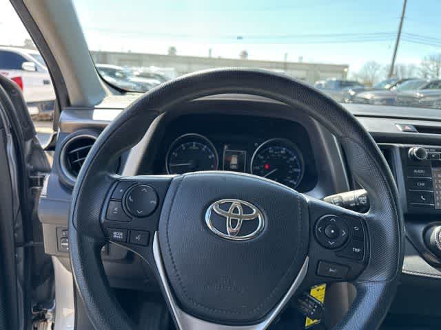 Thumbnail: 2018 Toyota RAV4 - 9