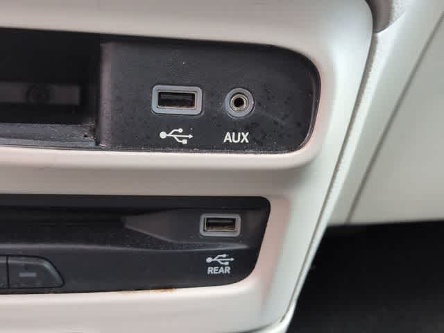 Thumbnail: 2018 Chrysler Pacifica - 31