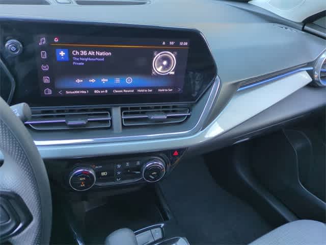 Thumbnail: 2025 Chevrolet Trax - 28