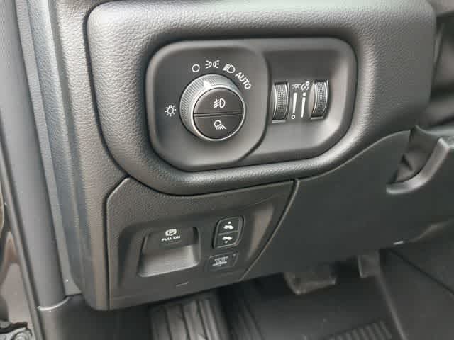 Thumbnail: 2026 RAM 1500 - 17