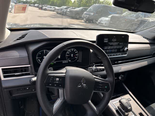 Thumbnail: 2025 Mitsubishi Outlander - 6