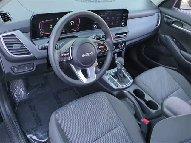 Thumbnail: 2024 Kia Seltos - 10