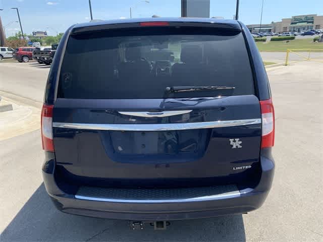 Thumbnail: 2014 Chrysler Town & Country - 9