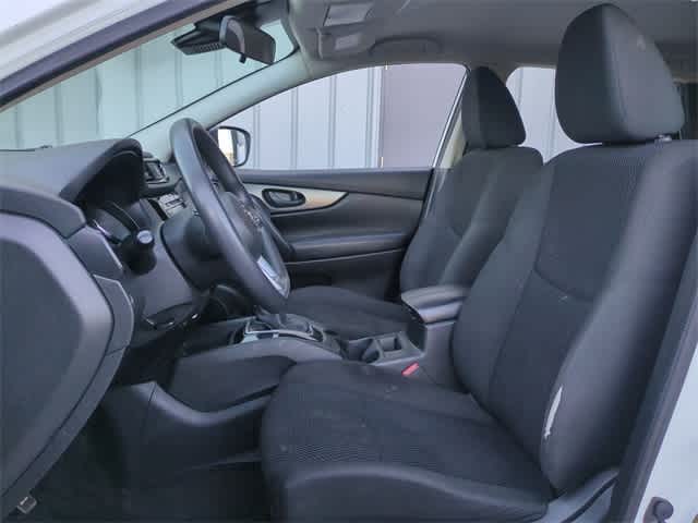 Thumbnail: 2020 Nissan Rogue Sport - 17