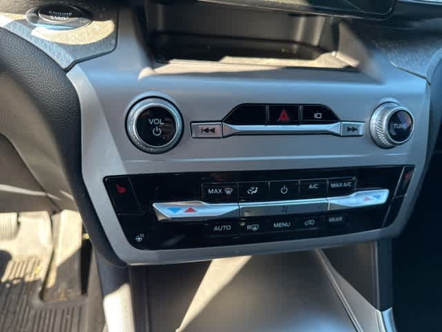 Thumbnail: 2022 Ford Explorer - 8