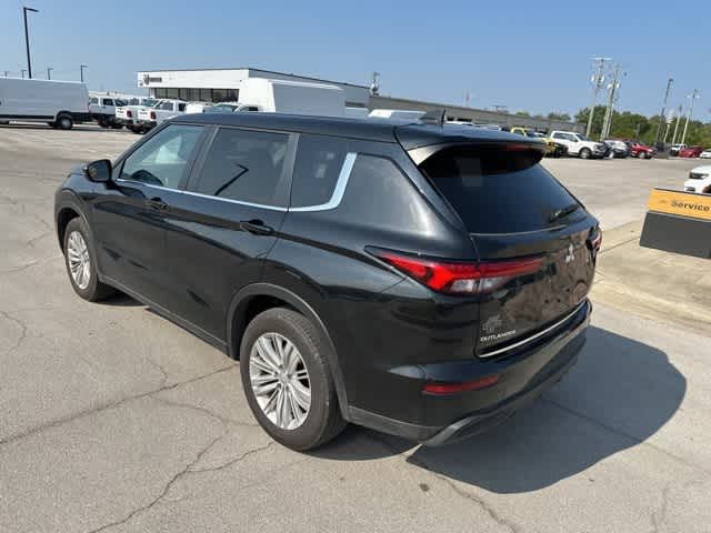 Thumbnail: 2024 Mitsubishi Outlander - 17