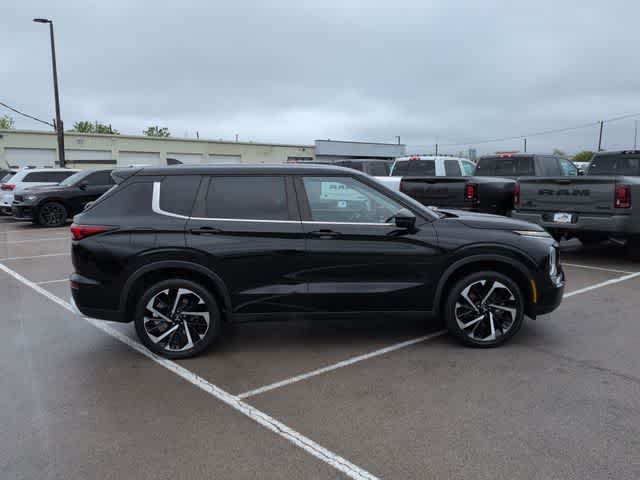 Thumbnail: 2022 Mitsubishi Outlander - 9