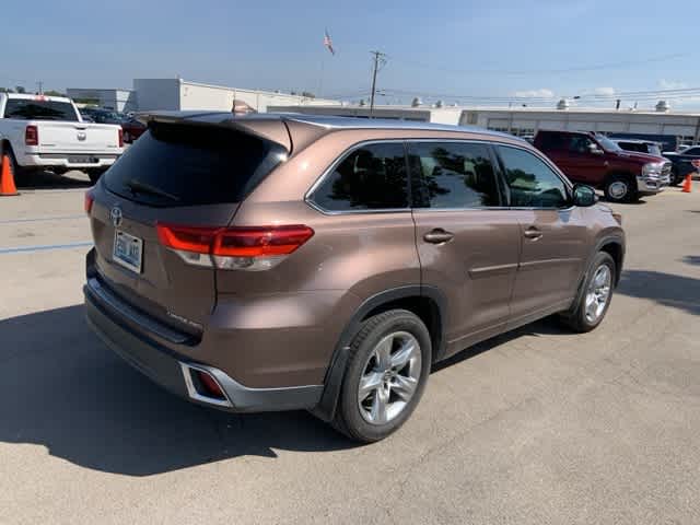Thumbnail: 2017 Toyota Highlander - 24