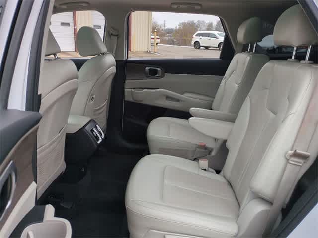 Thumbnail: 2022 Kia Sorento - 21