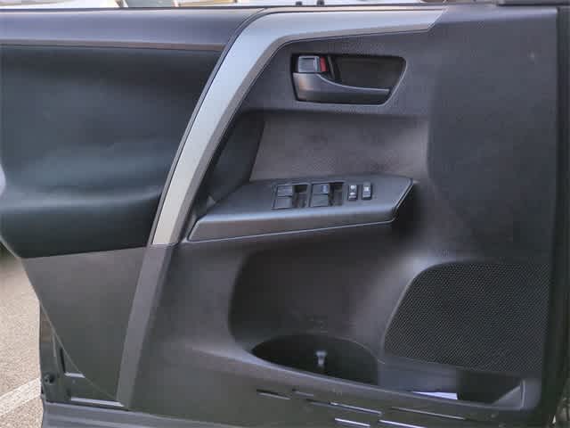 Thumbnail: 2016 Toyota RAV4 - 31