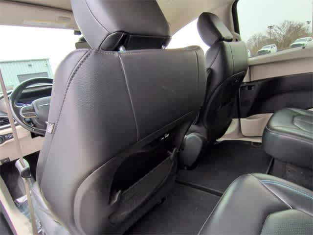 Thumbnail: 2021 Chrysler Pacifica - 19