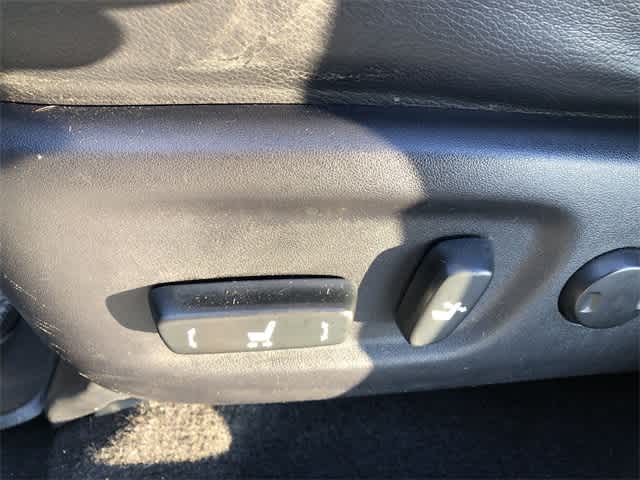 Thumbnail: 2013 Toyota RAV4 - 21