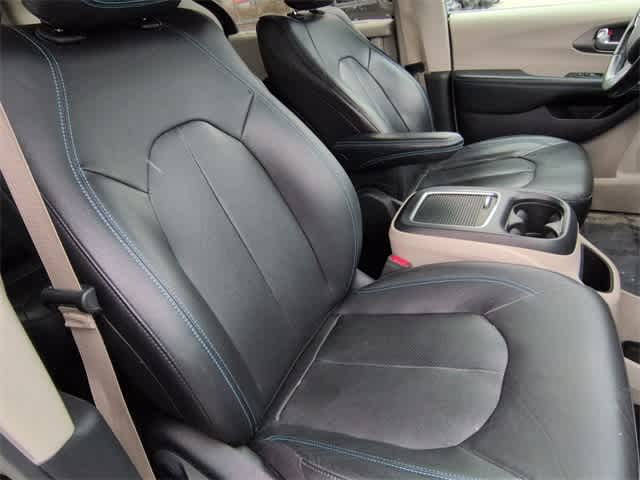 Thumbnail: 2021 Chrysler Pacifica - 22