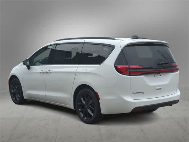 Thumbnail: 2026 Chrysler Pacifica - 6