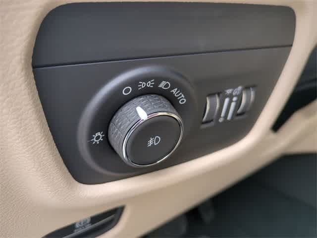 Thumbnail: 2025 Jeep Grand Cherokee - 18