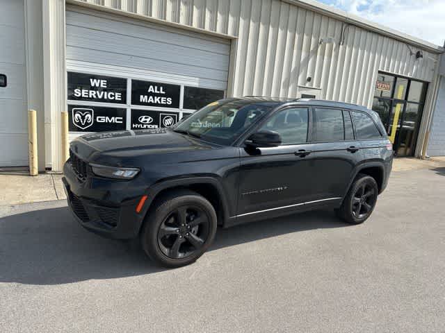 Thumbnail: 2023 Jeep Grand Cherokee - 15