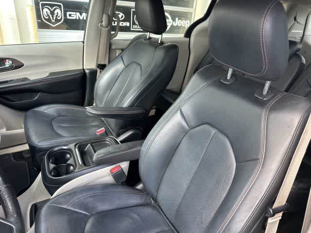 Thumbnail: 2019 Chrysler Pacifica - 4