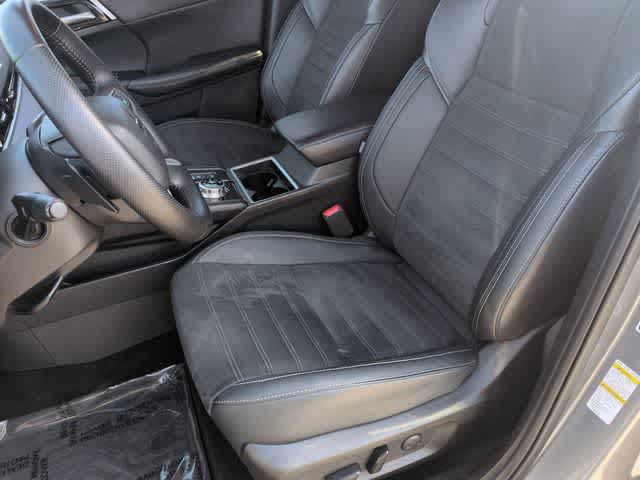 Thumbnail: 2024 Mitsubishi Outlander - 15